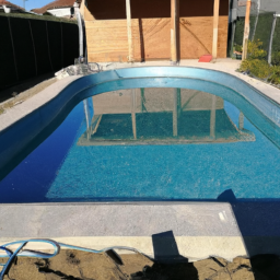 Assemblez votre piscine en un rien de temps avec un kit complet et facile à utiliser Ploufragan